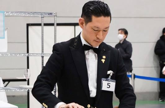 【敢闘賞】レストランサービス職種 竹内 洋樹 選手