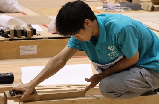 【敢闘賞】建築大工職種 小林 和輝 選手