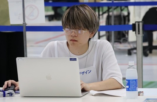 【敢闘賞】グラフィックデザイン職種 池田 京平 選手