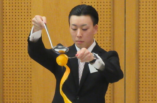 【敢闘賞】レストランサービス 中津　拓也 選手